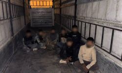 İhbar değil takip yakalattı: Tır dorsesinden 7 göçmen çıktı!