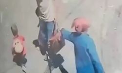 Van'da bir anne çocuğunun yanında başka bir çocuğun yüzünü parçaladı! O anlar kamerada