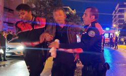Polis bıçağı çıplak elle tuttu, facianın önüne geçti