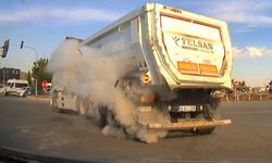 Kahramanmaraş’ta kamyonun lastik patlama anı araç kamerasında