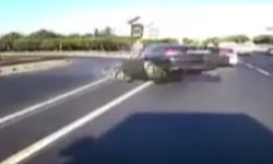 İstanbul'da E-5’te feci kaza kamerada: Servis otomobile arkadan çarptı