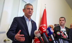 CHP’de kürsü krizi büyüyor! Özgür Özel’den “atanmış birine bırakmam” çıkışı