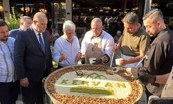 Alpedo Kervan'dan anlamlı buluşma! 1500 kişiye aşure ikramı