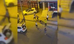 İstanbul'da sokak ortasında kılıçlı kavga kamerada