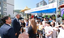 Başkan Toptaş çocukların davetini geri çevirmedi
