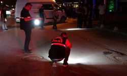 İş yerinin önünde pusu! 2 kurşunla yaralandı