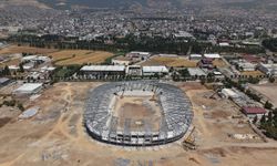 Kahramanmaraş stadyumu’nda sona doğru: Çatı yükseliyor