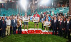 Kahramanmaraşlı güreşçi Türk dünyasının başpehlivanı oldu!