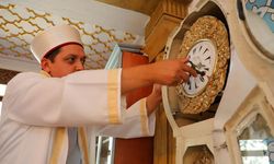 Kahramanmaraş'ta 97 yıllık kurmalı saat zamana meydan okuyor