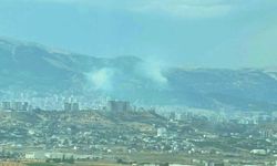 Kahramanmaraş'ta korkutan yangın: Ahır Dağı'nda yıldırım sebebiyle dumanlar yükseliyor