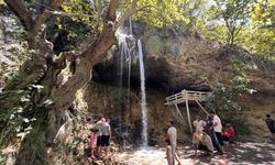 Kahramanmaraş'ta sıcaklardan kaçanlar Savruk Şelalesi'ne koştu