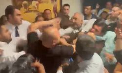 Menderes Meclisi'nde başkanvekili seçiminde tekme tokat kavga çıktı