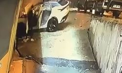 Beylikdüzü’nde araç alev aldı: Sürücüyü vatandaş kurtardı