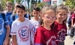 Çift görüyorsanız şaşırmayın! Bu okul ikizlerin adresi oldu