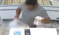 İstanbul'da sadaka kutusunu çalan hırsız kamerada