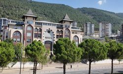 Kahramanmaraş'taki okul saldırısı davasında ilk karar: Anneye tahliye, Babaya tutukluluğa devam