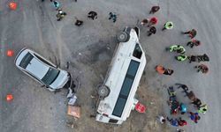 Kırıkkale’de işçi servisi ile otomobil çarpıştı: 14 yaralı