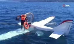 Motoru arızalanan uçak denize indi: 2 kişi sağ olarak kurtarıldı