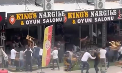 Oyun salonu bir anda savaş alanına döndü: Sandalyeler havada uçuştu!