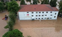 Sakarya’da mahalle sular altında kaldı: Okullar tatil edildi