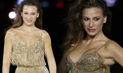 Serenay Sarıkaya Paris’te podyuma damga vurdu