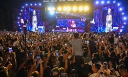 Tiyatro ve Müzik bir arada: Yıldız Tilbe unutulmaz bir gece yaşattı