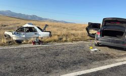 Afyonkarahisar'da iki otomobil çarpıştı: 4 ölü
