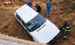 Denizli’de su doldururken kendi aracının altında kaldı