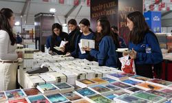 Kahramanmaraş Kitap Fuarı öğrencilerle renkleniyor