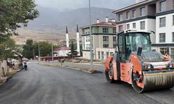 Kahramanmaraş’ta Ekinözü yolları sıcak asfaltla yenileniyor