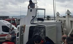 Kahramanmaraş’ta kamyon cami duvarına çarptı!