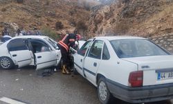Malatya’da iki otomobil kafa kafaya çarpıştı: 6 yaralı