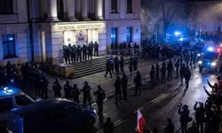 Polonya’da Darbe Mi Oldu? Anayasa Mahkemesi’nde Tusk ve Nawrocki Çatışması!