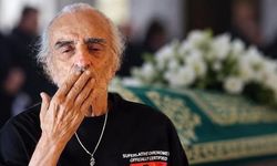 Müzik Dünyasını Yasa Boğan Vefat: Şarkıcı Alpay Kimdir, Neden Öldü?