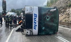 Tünel çıkışında yolcu otobüsü devrildi! 1 ölü, 7 yaralı