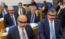 Yeni Parti vekillerinden Halk TV için siyah bantlı protesto