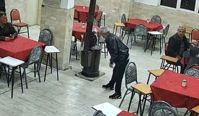 Güzel kokması için sobaya kolonya dökünce olan oldu! Ortalık savaş alanına döndü