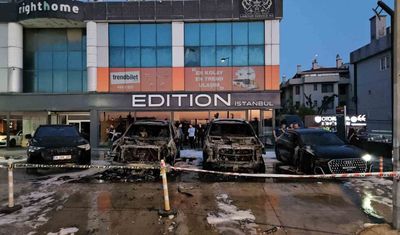 50 milyon lira değerindeki 4 araç alevlere teslim oldu