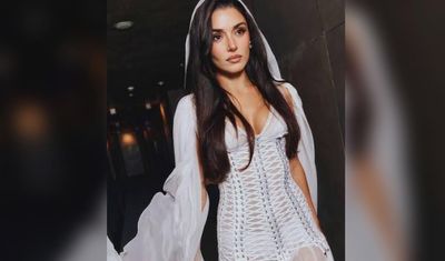 Hande Erçel Milano’da göz kamaştırdı! Beyaz elbisesi dikkat çekti