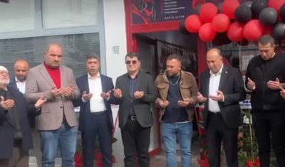 Çorum'da iç giyim mağazasına dualı açılış gündem oldu