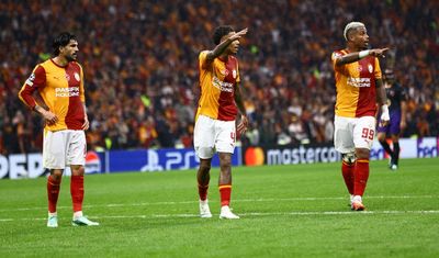 Galatasaray öne geçtiği maçta Barcelona’ya kaybetti