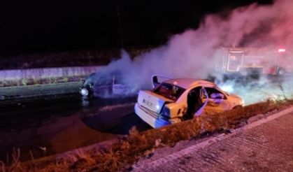 Uşak'ta kaza yapan araç yandı: 2 ölü, 3 yaralı