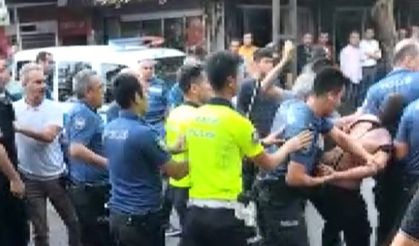 Kavgayı ayıran polis yaralandı, vatandaşlar saldırganları linç etmek istedi