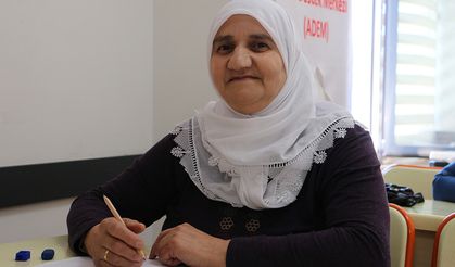 Babası okula göndermedi, 55 yaşında eğitime başladı