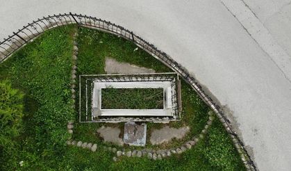 30 yıldır aynı yerde duran mezar, görenleri şaşırtıyor