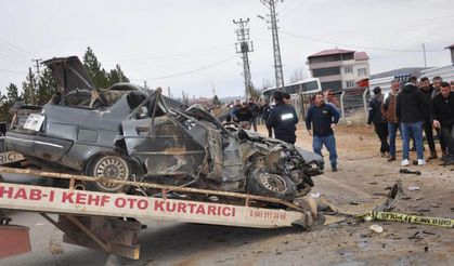 Afşin’de İki Otomobil Çarpıştı! 3 Ölü 3 Yaralı