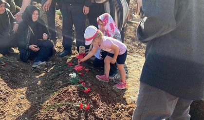 Anne ve çocuklarına gözyaşlarıyla veda