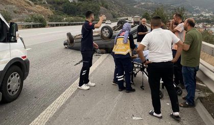 Düz yolda araç takla attı 4 yaralı