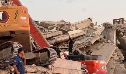 Yıkım sırasında çöken binada kurtarma operasyonu