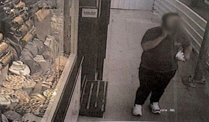 Güvercini için gözyaşı döken emlakçı